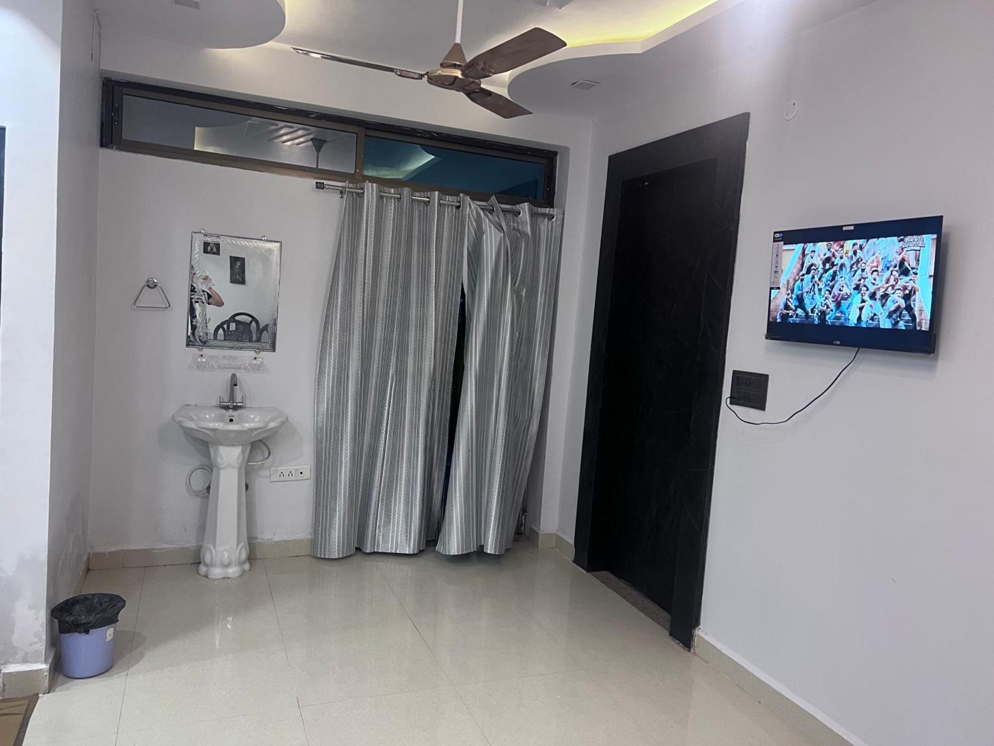 J K Apartment Prayagraj Bagian luar foto